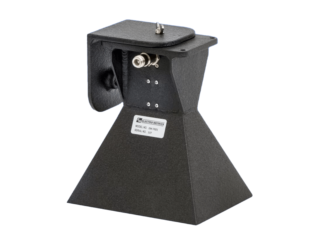 2 GHz - 5 GHz<br>Octave Band Horn Directional Antenna<br>EM-7021
