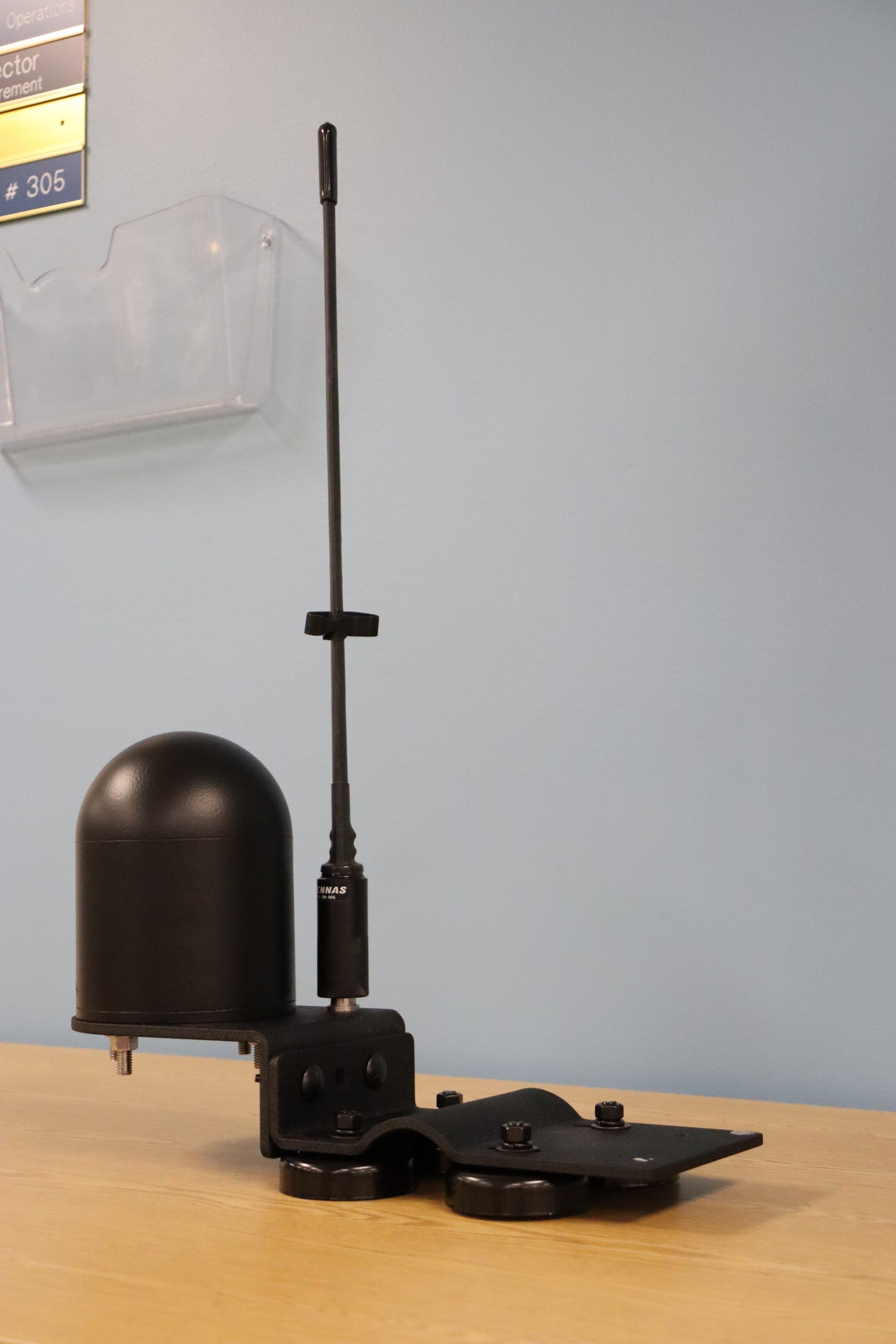 300 MHz - 43.5 GHz MIL-STD-810H - Ultra-Wideband Passive Omni-Directional Antenna - EM-6843 - Image 2